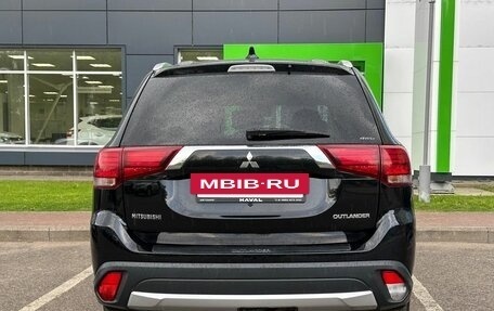 Mitsubishi Outlander III рестайлинг 3, 2017 год, 2 150 000 рублей, 6 фотография