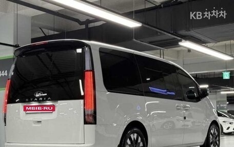 Hyundai Staria, 2022 год, 2 645 000 рублей, 4 фотография