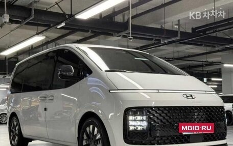 Hyundai Staria, 2022 год, 2 645 000 рублей, 2 фотография