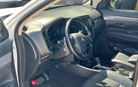 Mitsubishi Outlander III рестайлинг 3, 2018 год, 2 790 000 рублей, 8 фотография