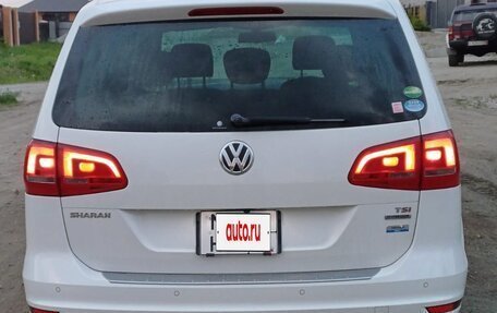 Volkswagen Sharan II, 2013 год, 1 420 000 рублей, 2 фотография