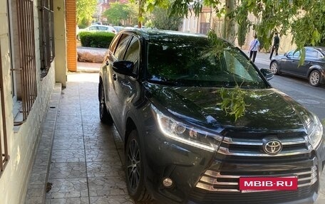 Toyota Highlander III, 2019 год, 4 480 000 рублей, 2 фотография