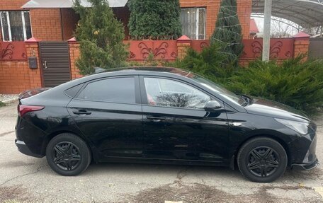 Hyundai Solaris II рестайлинг, 2020 год, 1 590 000 рублей, 5 фотография