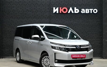 Toyota Voxy III, 2014 год, 1 999 000 рублей, 3 фотография