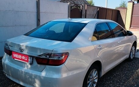 Toyota Camry, 2017 год, 1 950 000 рублей, 4 фотография