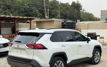 Toyota RAV4, 2022 год, 3 250 000 рублей, 2 фотография