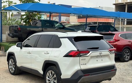 Toyota RAV4, 2022 год, 3 250 000 рублей, 4 фотография
