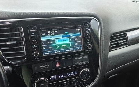 Mitsubishi Outlander III рестайлинг 3, 2017 год, 2 400 000 рублей, 3 фотография