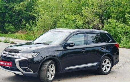 Mitsubishi Outlander III рестайлинг 3, 2017 год, 2 400 000 рублей, 4 фотография