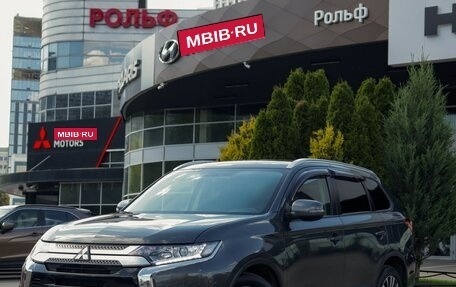 Mitsubishi Outlander III рестайлинг 3, 2018 год, 1 965 000 рублей, 1 фотография