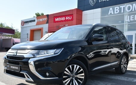 Mitsubishi Outlander III рестайлинг 3, 2021 год, 2 700 000 рублей, 3 фотография
