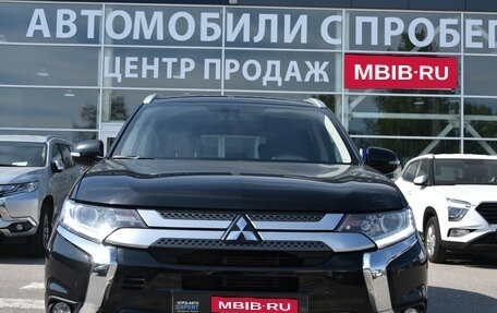 Mitsubishi Outlander III рестайлинг 3, 2021 год, 2 700 000 рублей, 2 фотография