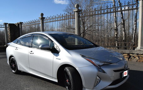 Toyota Prius IV XW50, 2016 год, 1 650 000 рублей, 2 фотография
