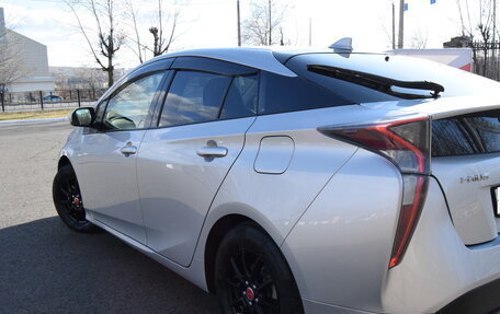 Toyota Prius IV XW50, 2016 год, 1 650 000 рублей, 5 фотография