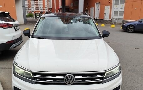Volkswagen Tiguan II, 2019 год, 2 600 000 рублей, 2 фотография