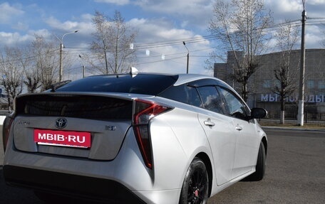 Toyota Prius IV XW50, 2016 год, 1 650 000 рублей, 7 фотография