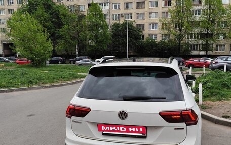 Volkswagen Tiguan II, 2019 год, 2 600 000 рублей, 3 фотография