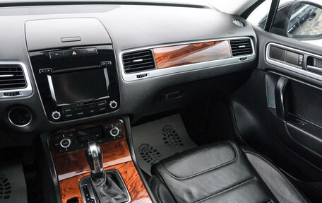 Volkswagen Touareg III, 2011 год, 2 599 000 рублей, 10 фотография