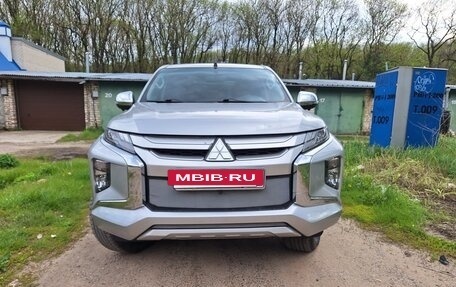 Mitsubishi L200 IV рестайлинг, 2022 год, 3 950 000 рублей, 2 фотография