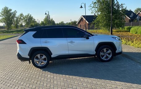 Toyota RAV4, 2020 год, 3 000 000 рублей, 5 фотография