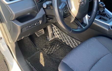 Toyota RAV4, 2020 год, 3 000 000 рублей, 6 фотография