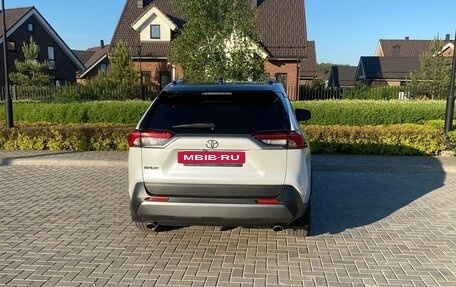 Toyota RAV4, 2020 год, 3 000 000 рублей, 3 фотография
