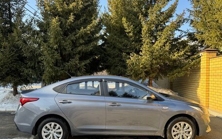 Hyundai Solaris II рестайлинг, 2017 год, 1 100 000 рублей, 3 фотография