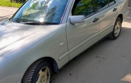 Mercedes-Benz E-Класс, 1996 год, 319 000 рублей, 2 фотография