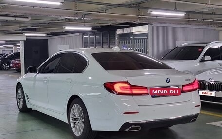 BMW 5 серия, 2022 год, 3 690 000 рублей, 4 фотография