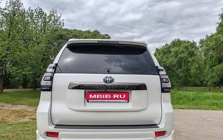Toyota Land Cruiser Prado 150 рестайлинг 2, 2021 год, 8 750 000 рублей, 3 фотография