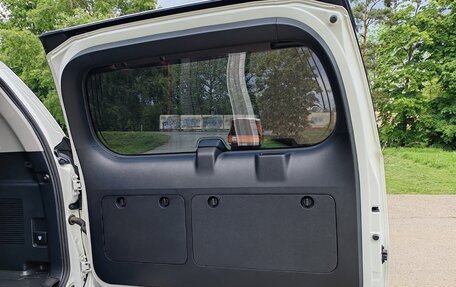 Toyota Land Cruiser Prado 150 рестайлинг 2, 2021 год, 8 750 000 рублей, 13 фотография