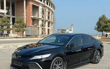 Toyota Camry, 2022 год, 3 350 000 рублей, 2 фотография