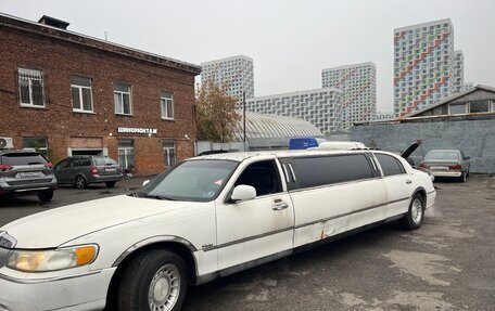 Lincoln Town Car III рестайлинг, 2000 год, 230 000 рублей, 4 фотография
