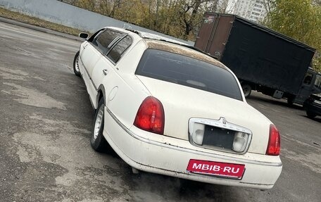 Lincoln Town Car III рестайлинг, 2000 год, 230 000 рублей, 3 фотография