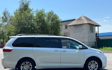 Toyota Sienna III, 2015 год, 2 800 000 рублей, 4 фотография