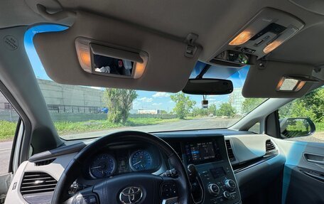 Toyota Sienna III, 2015 год, 2 800 000 рублей, 10 фотография