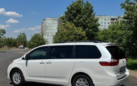Toyota Sienna III, 2015 год, 2 800 000 рублей, 7 фотография