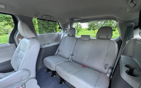 Toyota Sienna III, 2015 год, 2 800 000 рублей, 13 фотография