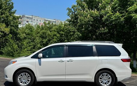 Toyota Sienna III, 2015 год, 2 800 000 рублей, 8 фотография