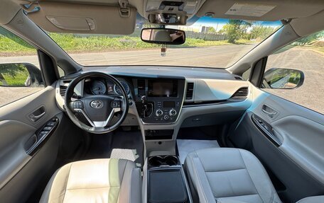 Toyota Sienna III, 2015 год, 2 800 000 рублей, 11 фотография