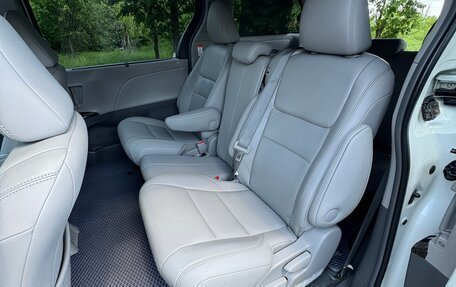 Toyota Sienna III, 2015 год, 2 800 000 рублей, 14 фотография