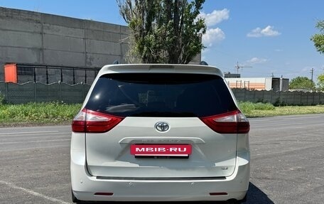 Toyota Sienna III, 2015 год, 2 800 000 рублей, 6 фотография