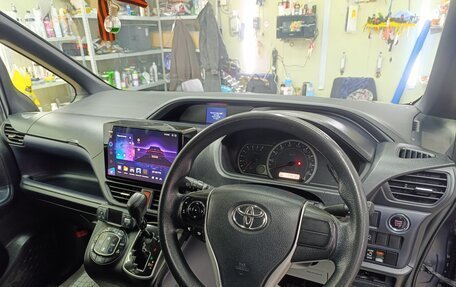 Toyota Voxy III, 2015 год, 1 860 000 рублей, 3 фотография