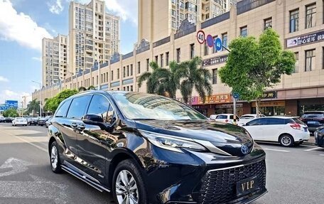 Toyota Sienna, 2022 год, 4 247 000 рублей, 3 фотография