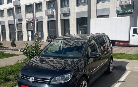 Volkswagen Touran III, 2011 год, 1 100 000 рублей, 1 фотография