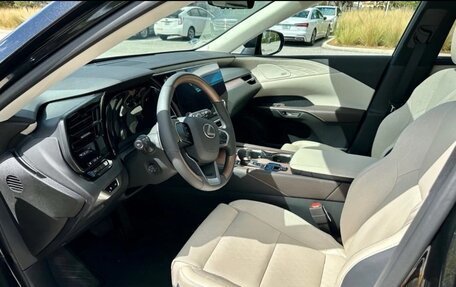 Lexus RX IV рестайлинг, 2023 год, 7 850 000 рублей, 6 фотография