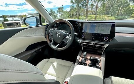 Lexus RX IV рестайлинг, 2023 год, 7 850 000 рублей, 13 фотография