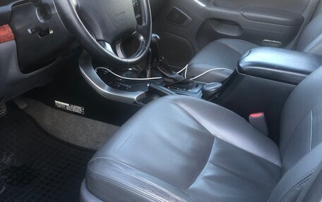 Toyota Land Cruiser Prado 120 рестайлинг, 2004 год, 2 500 000 рублей, 5 фотография