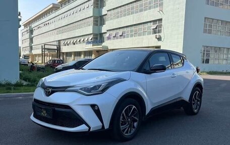 Toyota C-HR I рестайлинг, 2022 год, 2 000 000 рублей, 3 фотография