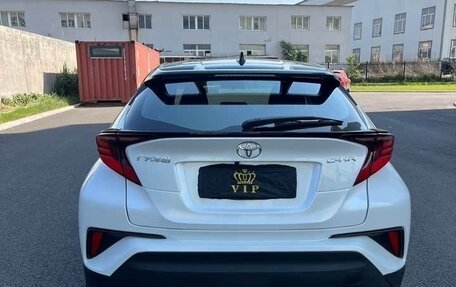 Toyota C-HR I рестайлинг, 2022 год, 2 000 000 рублей, 5 фотография